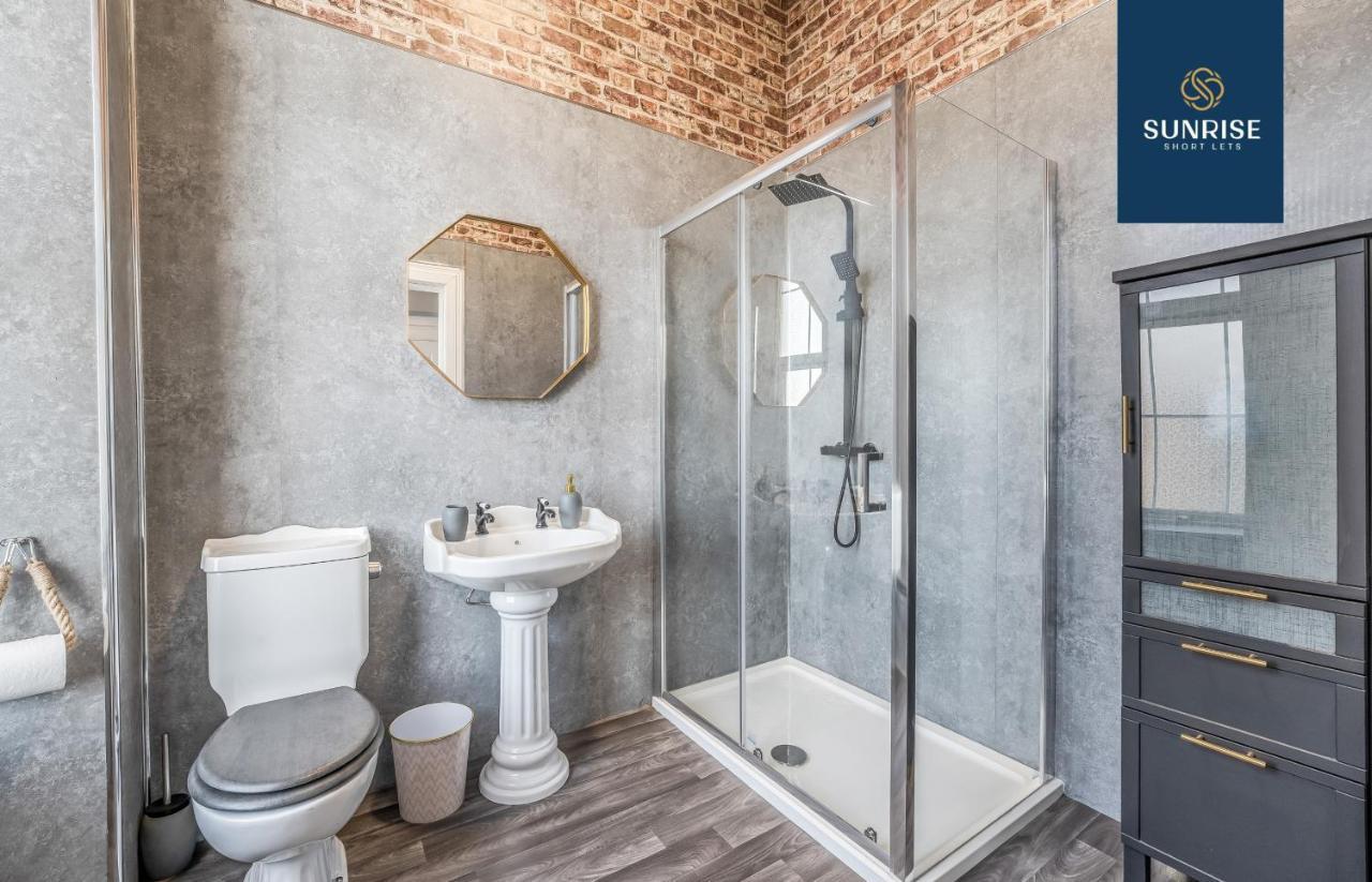Presidential Apartment, Family Home, Luxury Bedrooms, 2 Rooms, 1 King Bed, 2 Single Beds, Free Wifi, Free Parking, Tourists, Business Travelers, Relocation, Beautiful River Views, - Long Stays, Invoice And Reduced Price Are Only Via Sunrise Short Let 邓迪 外观 照片